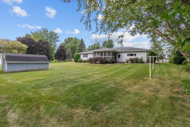 132 OAK COURT, Berlin, WI 54923