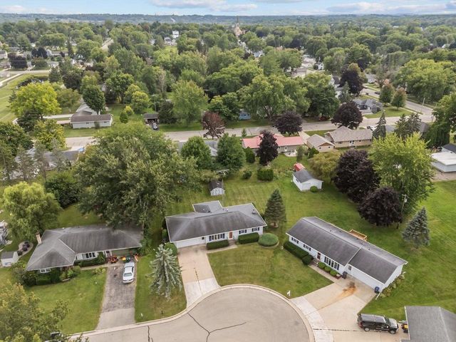 132 OAK COURT, Berlin, WI 54923