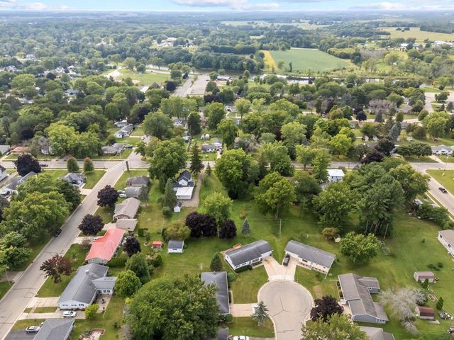 132 OAK COURT, Berlin, WI 54923