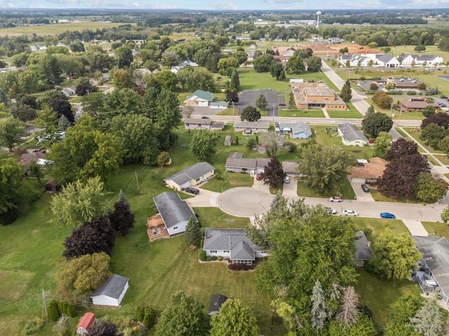 132 OAK COURT, Berlin, WI 54923