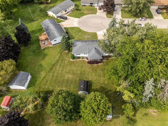 132 OAK COURT, Berlin, WI 54923