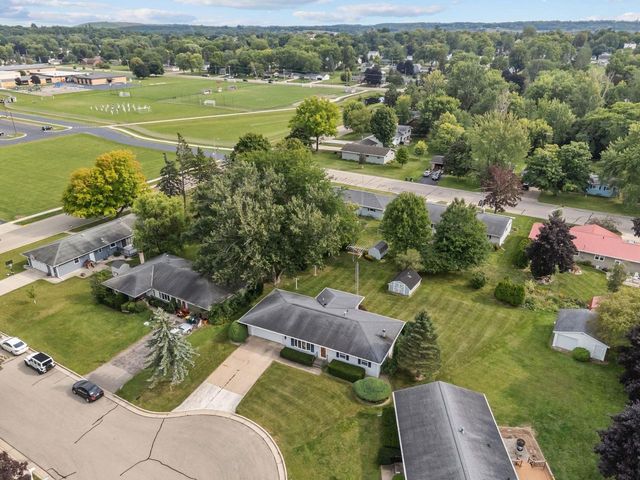 132 OAK COURT, Berlin, WI 54923