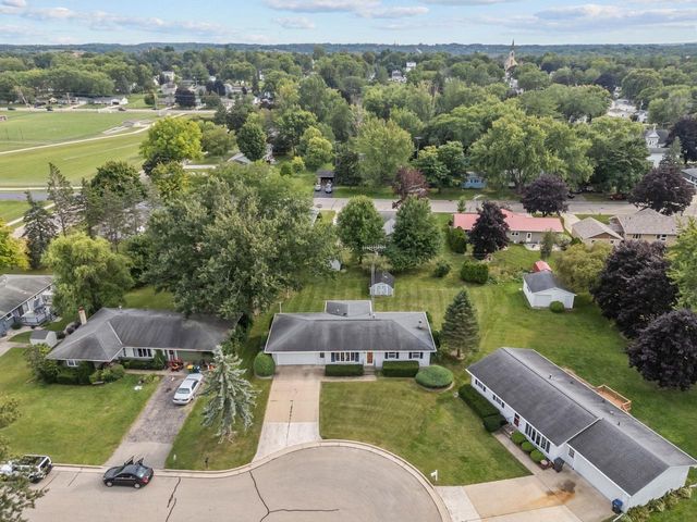 132 OAK COURT, Berlin, WI 54923