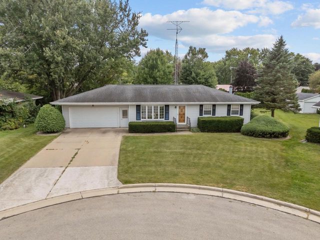 132 OAK COURT, Berlin, WI 54923