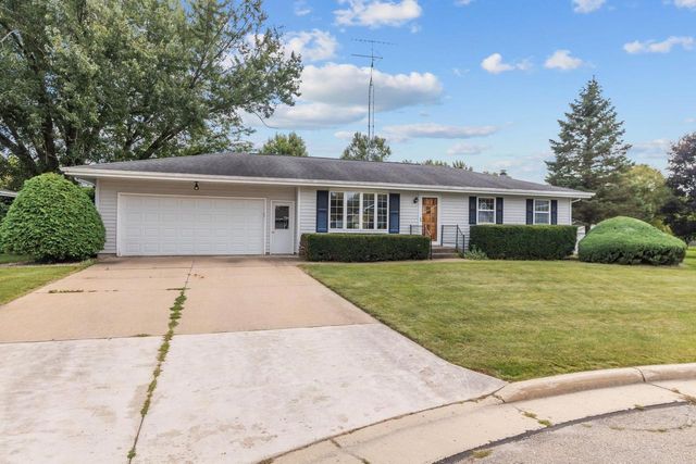 132 OAK COURT, Berlin, WI 54923