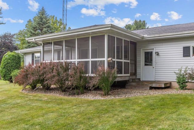 132 OAK COURT, Berlin, WI 54923