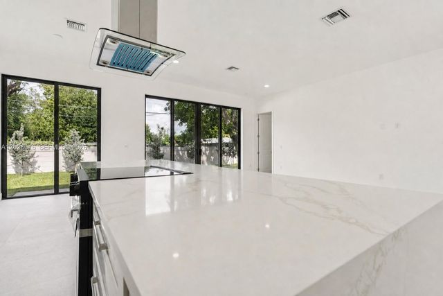 1521 SW 40th Ter, Fort Lauderdale, FL 33317