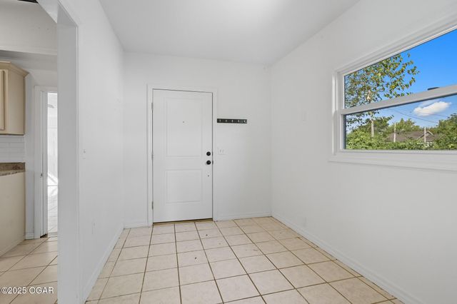 2118 S Wall Avenue, Joplin, MO 64804