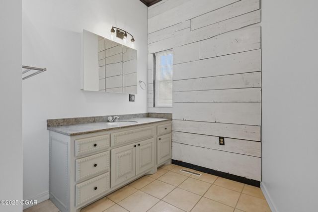 2118 S Wall Avenue, Joplin, MO 64804