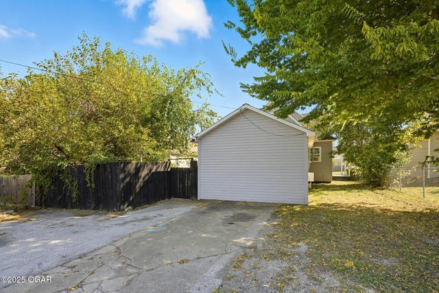 2118 S Wall Avenue, Joplin, MO 64804