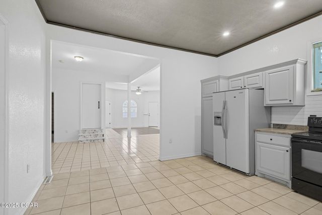 2118 S Wall Avenue, Joplin, MO 64804