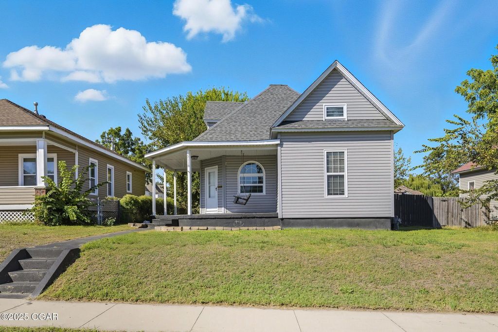 2118 S Wall Avenue, Joplin, MO 64804