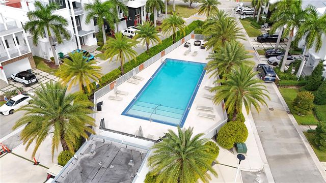 8340 NW 33 Terrace, Doral, FL 33122