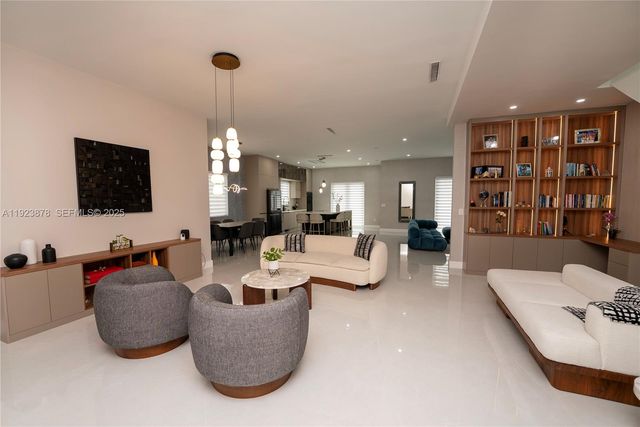 8340 NW 33 Terrace, Doral, FL 33122