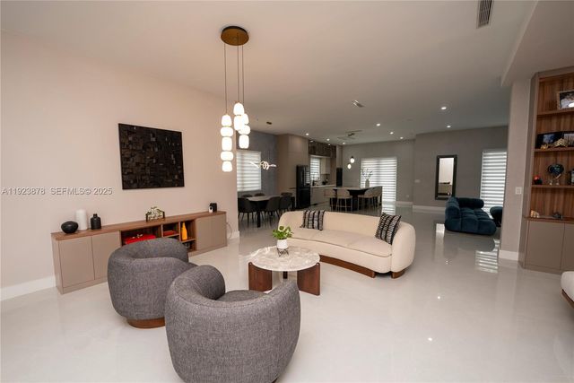 8340 NW 33 Terrace, Doral, FL 33122