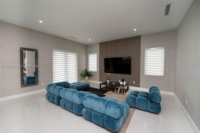 8340 NW 33 Terrace, Doral, FL 33122