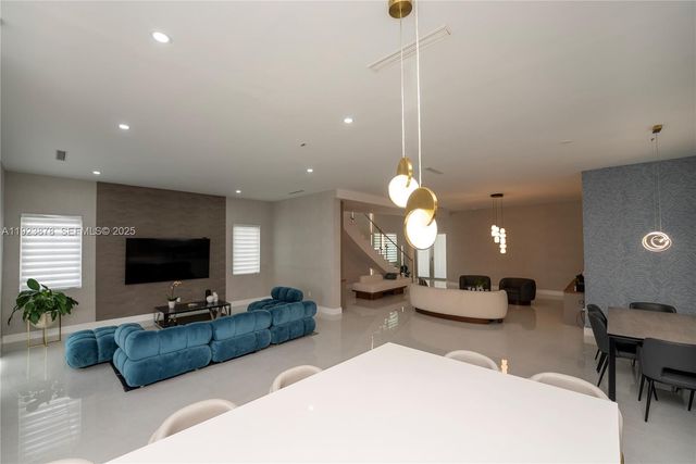 8340 NW 33 Terrace, Doral, FL 33122