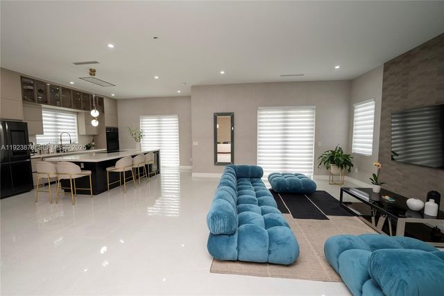 8340 NW 33 Terrace, Doral, FL 33122