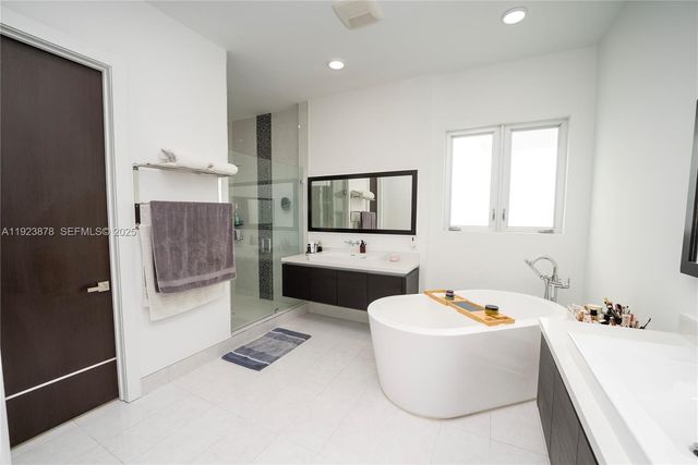 8340 NW 33 Terrace, Doral, FL 33122