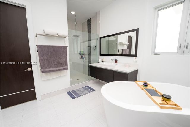 8340 NW 33 Terrace, Doral, FL 33122