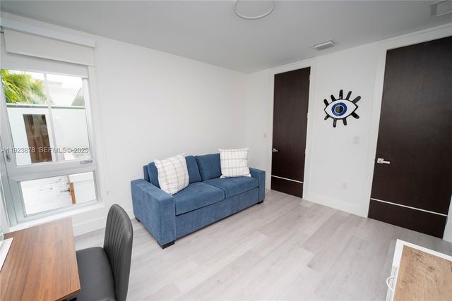 8340 NW 33 Terrace, Doral, FL 33122