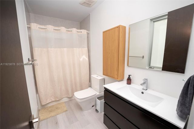 8340 NW 33 Terrace, Doral, FL 33122