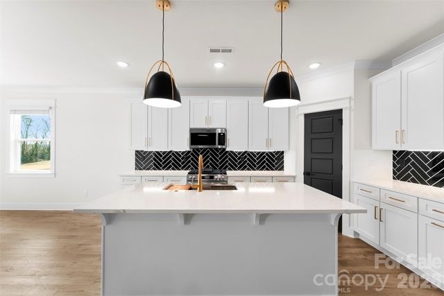 135 Harbourtown Drive, Kings Mountain, NC 28086