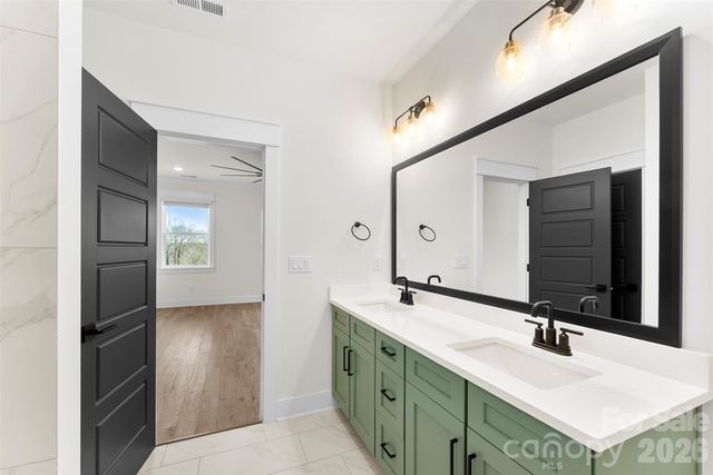 135 Harbourtown Drive, Kings Mountain, NC 28086