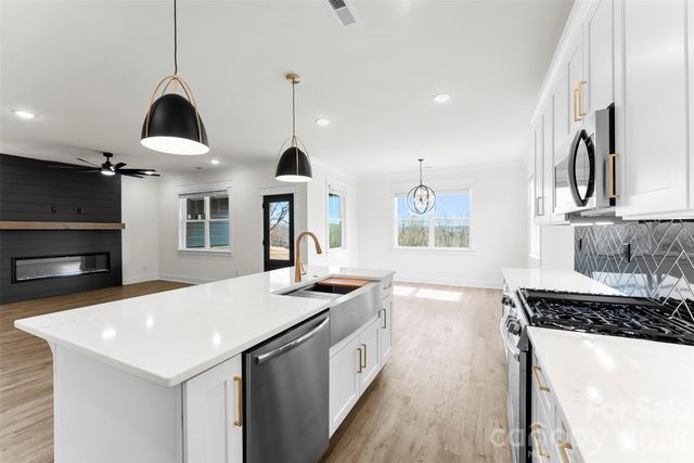 135 Harbourtown Drive, Kings Mountain, NC 28086