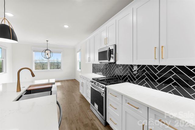 135 Harbourtown Drive, Kings Mountain, NC 28086