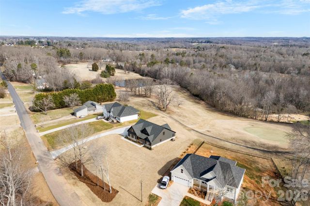 135 Harbourtown Drive, Kings Mountain, NC 28086