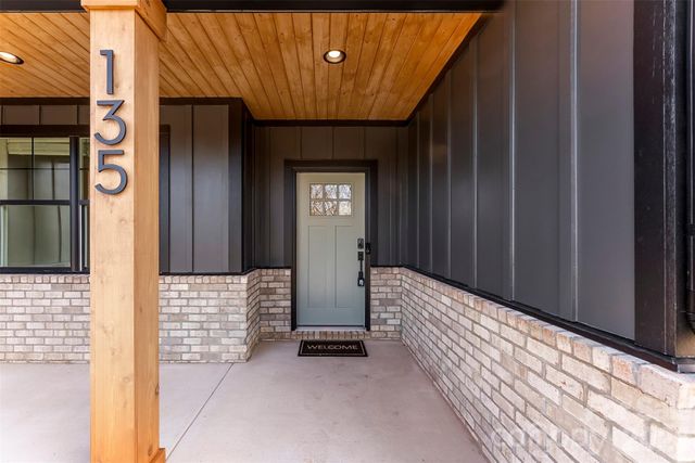 135 Harbourtown Drive, Kings Mountain, NC 28086