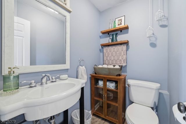 54 Overlook Dr, Independence Twp., NJ 07840