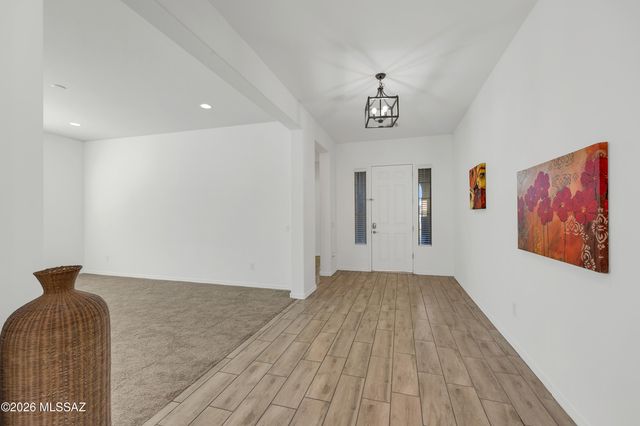 470 W Red Ribbon Lane, Oro Valley, AZ 85755