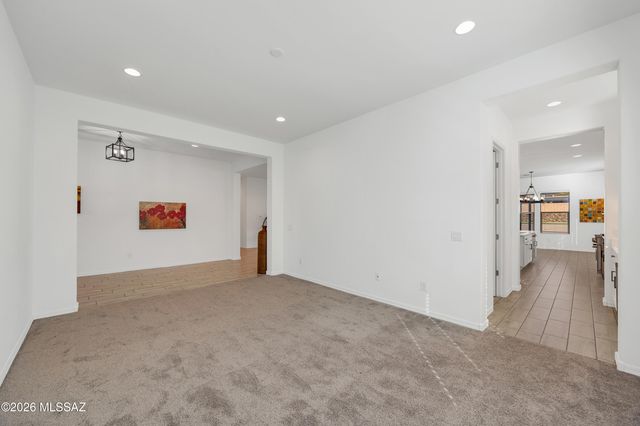 470 W Red Ribbon Lane, Oro Valley, AZ 85755