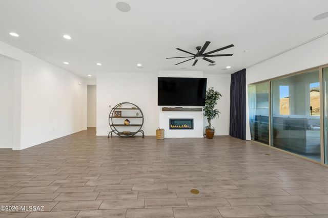 470 W Red Ribbon Lane, Oro Valley, AZ 85755