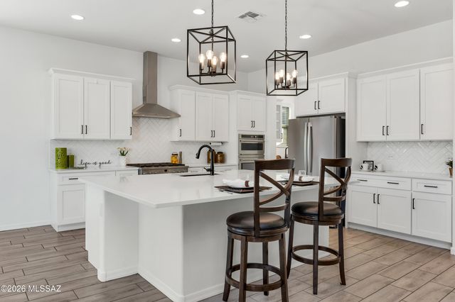 470 W Red Ribbon Lane, Oro Valley, AZ 85755