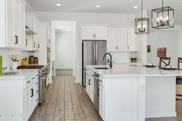 470 W Red Ribbon Lane, Oro Valley, AZ 85755