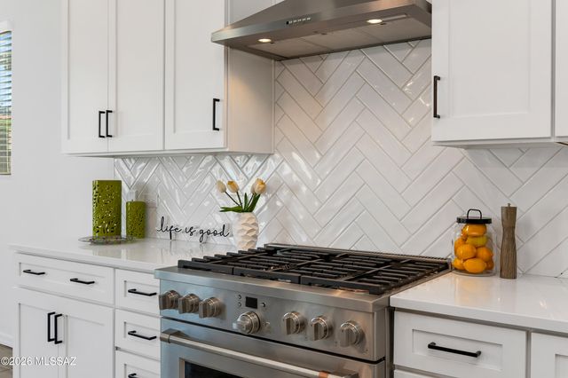 470 W Red Ribbon Lane, Oro Valley, AZ 85755