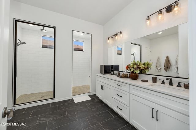 470 W Red Ribbon Lane, Oro Valley, AZ 85755