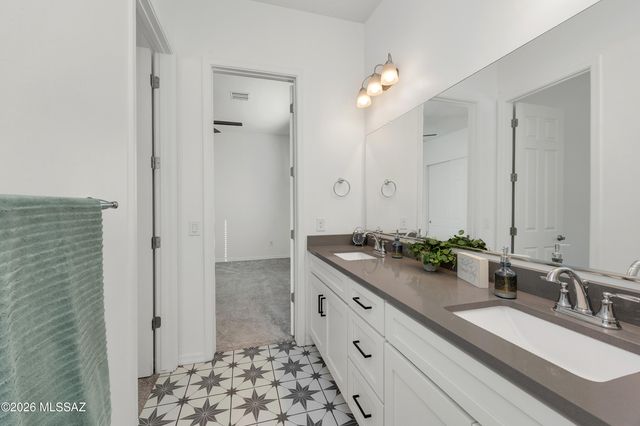 470 W Red Ribbon Lane, Oro Valley, AZ 85755