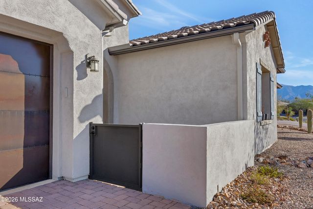 470 W Red Ribbon Lane, Oro Valley, AZ 85755