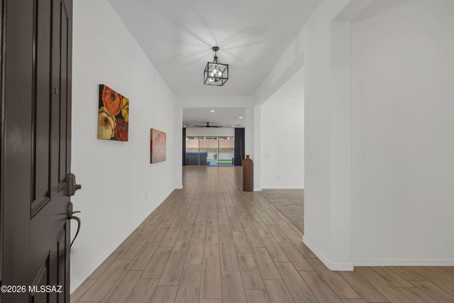 470 W Red Ribbon Lane, Oro Valley, AZ 85755