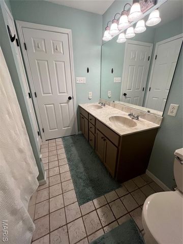 950 Hidden Cove, Belleville, IL 62223