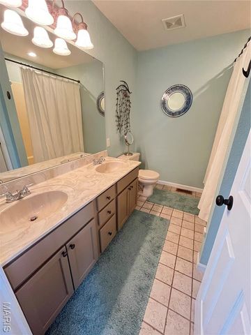 950 Hidden Cove, Belleville, IL 62223