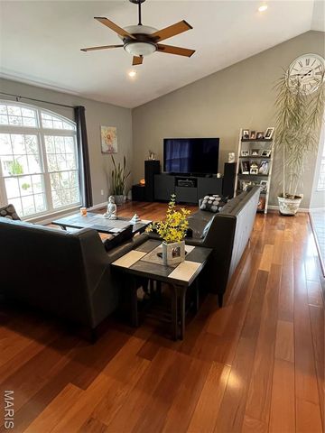 950 Hidden Cove, Belleville, IL 62223