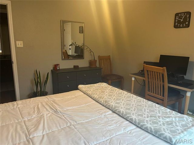 950 Hidden Cove, Belleville, IL 62223