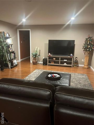 950 Hidden Cove, Belleville, IL 62223