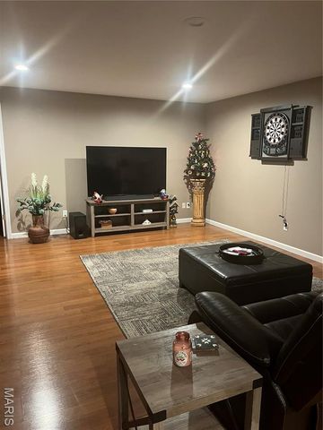 950 Hidden Cove, Belleville, IL 62223