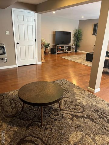 950 Hidden Cove, Belleville, IL 62223